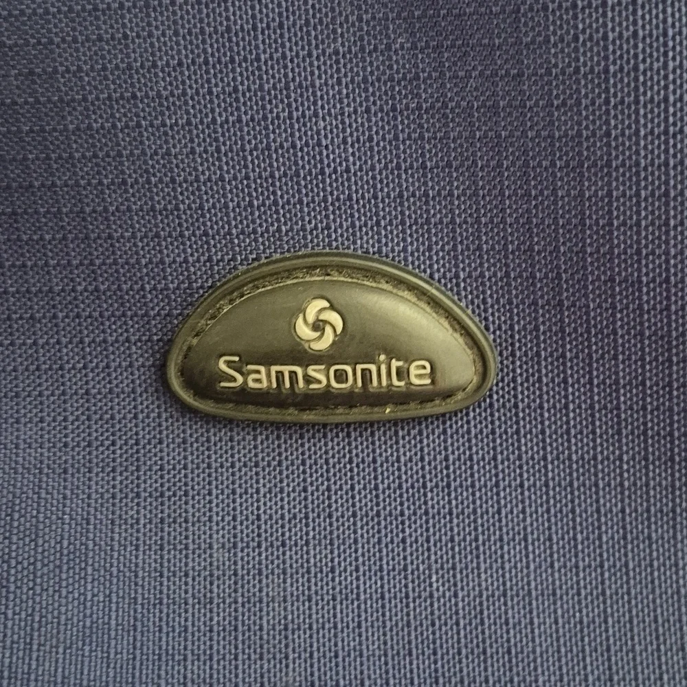 Samsonite Modern Utility Messenger Laptop Bag 17x14 Gently Loved